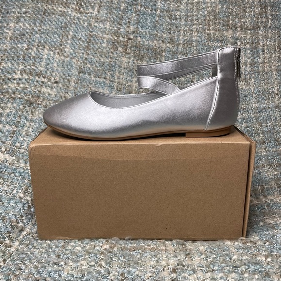 Nova Utopia Toddler Little Girls Dress Ballet Ankle Strap Flat Shoes in Silver - Picture 1 of 8